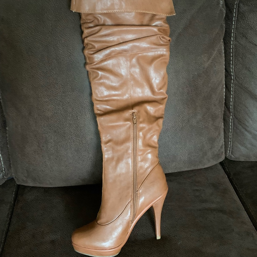 Boots size 8